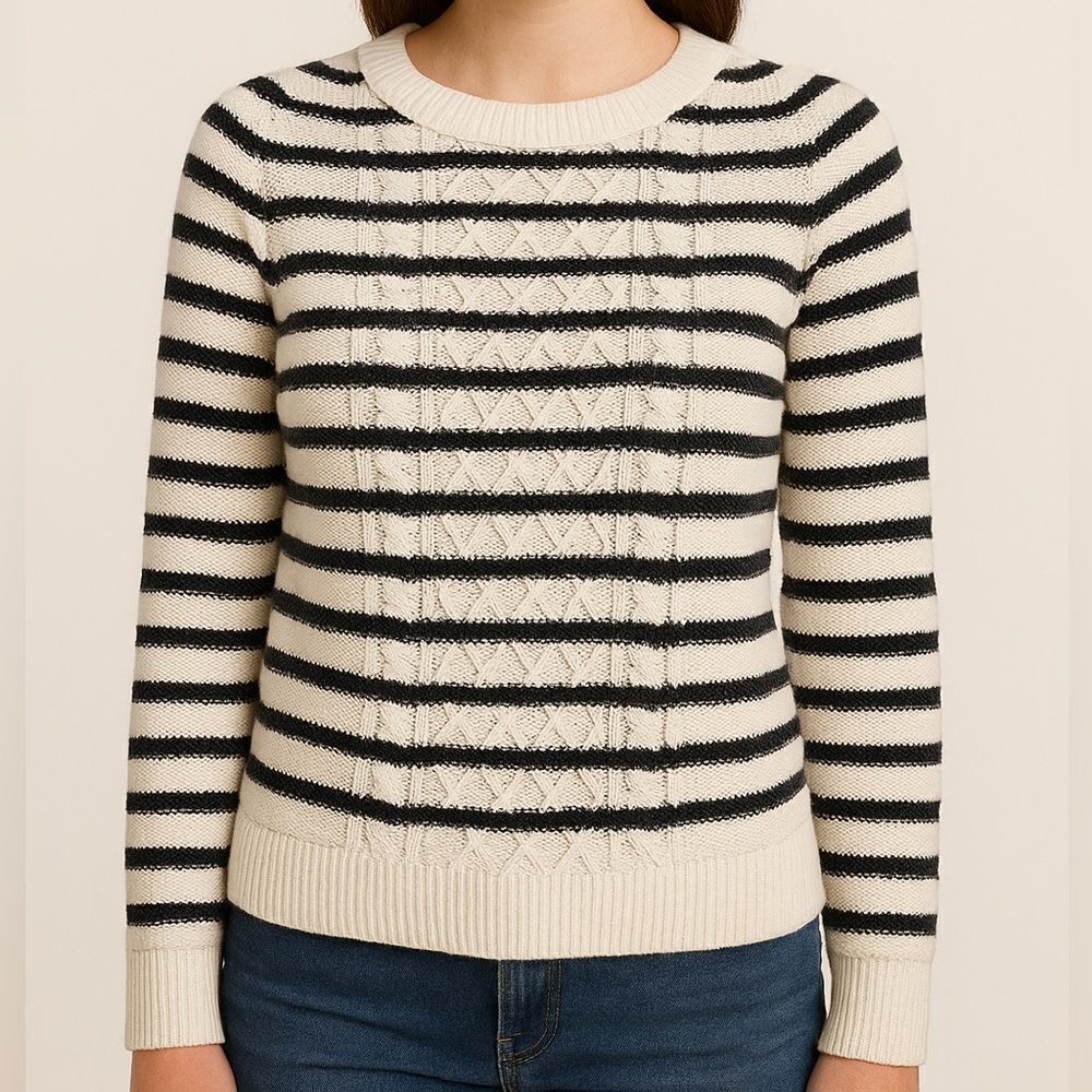 GAP Size S White and Black Striped Crewneck Crew Neck Cableknit Sweater